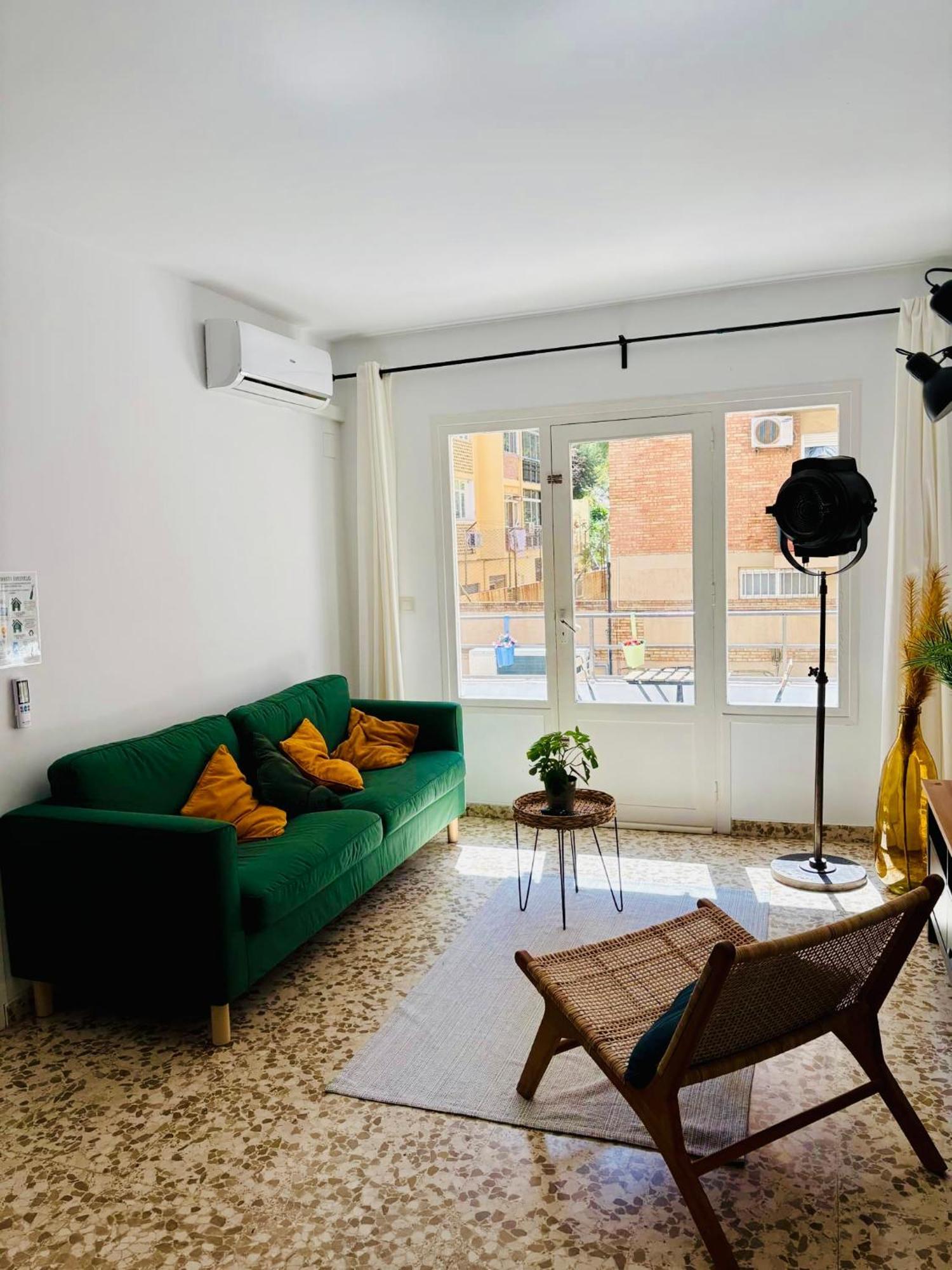 Moderno En Centro-malaga Con Balcon *